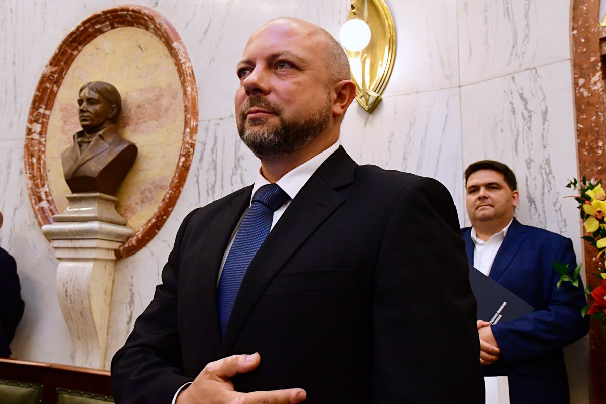 Adam Lubas, zawodowo związany z #WPRKatowice od 15 lat, został Radnym Sejmiku #Śląskie 👏Dyr. #WPRKatowice <a href="/lukpach/">Łukasz Pach</a> podczas Sesji Sejmiku #Śląskie złożył najserdeczniejsze gratulacje i podziękowania za dotychczasową pracę na rzecz Pogotowia 👏 <a href="/WojciechSaluga/">Wojciech Saługa</a> #SejmikŚląskie