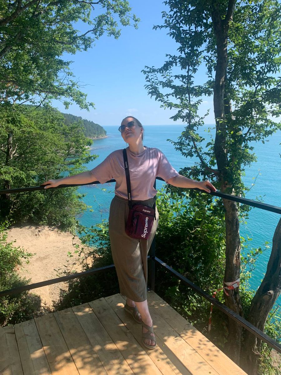 Неделю назад было прекрасное Чёрное море в маленьком поселке между Туапсе и Лазаревским.
Море мое море. Сколько на него не смотри - все мало. 

Все больше склоняюсь к мысли завести уже в телеге отдельный канал и постить туда всякое о жизни этой Эвы. Вероятно пора.