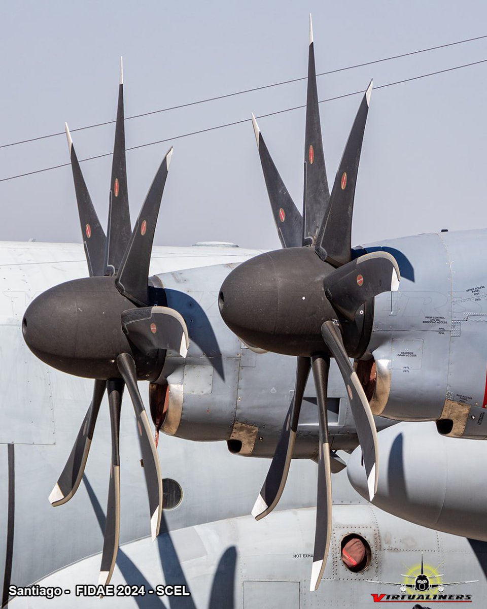 Virtualiners's tweet photo. Acercamiento a las nuevas #hélices #NP2000 del #Lockheed KC-130R #Hercules, 992, las cuales reducen las vibraciones del motor en el fuselaje.

FIDAE 2024/Arturo Merino Benítez [#SCL/#SCEL] 🇨🇱

#FIDAE #FIDAE2024 #AvGeek #airplanespotting #aircraftspotting https://t.co/sXGCANjuaH