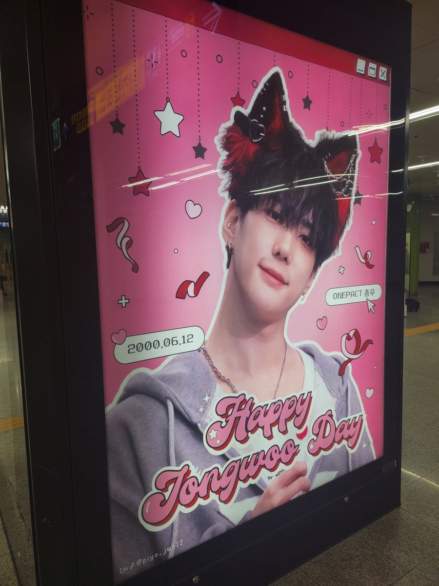 LexCPop's tweet image. At hapjeong! What a lovely surprise on my way home #jongwoo #onepact 🥳