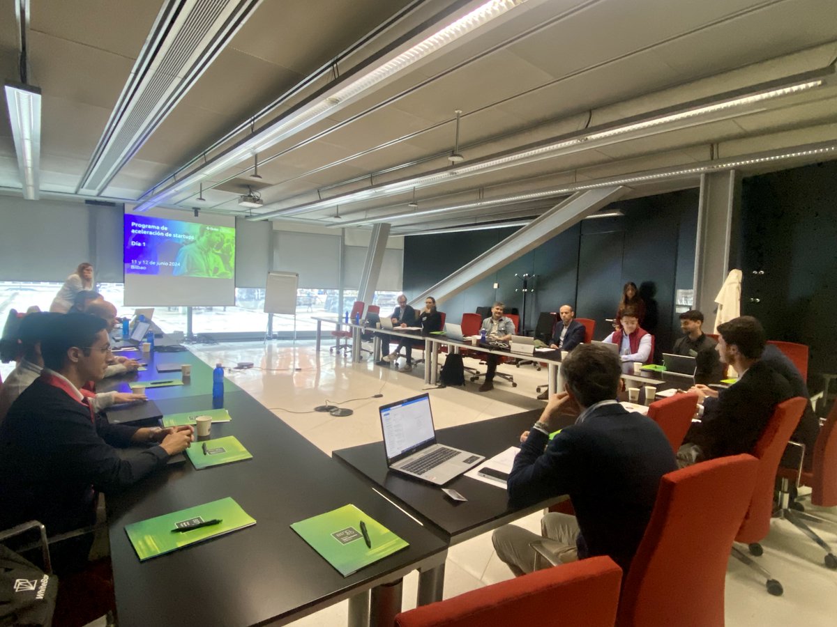 BIND_Platform's tweet image. Esta semana tiene lugar el taller impartido por @gobe_studio para las #startups semifinalistas de la 2ª Edición de BIND GovTech. Cuenta con 3 temas esenciales: conocer al cliente público y el mercado B2G, los procesos de venta y los ciclos de contratación pública 💼🌱