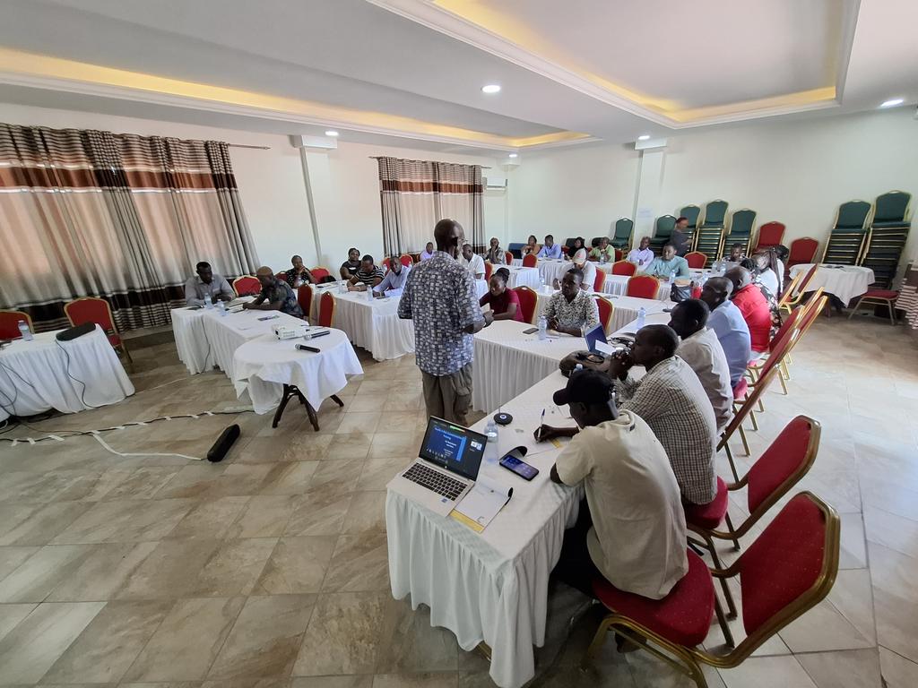 TurkanaCountyKE's tweet photo. County communication officers, journalists, &amp; communication professionals in Turkana commence a 3-day training courtesy of the @AKU_GSMC. The purpose of the training is to upskill communication skills in the health sector.

#VaccineUptakeTrainingTurkana https://t.co/tFn7ZUoith