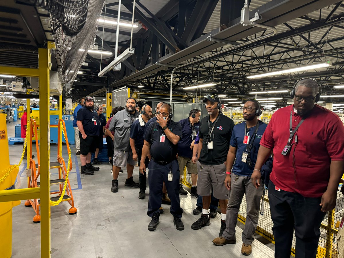 SpringISD_DC's tweet image. We love a good fieldtrip!! The DC and Procurement team visited an Amazon Warehouse site and were amazed at their automated processes!