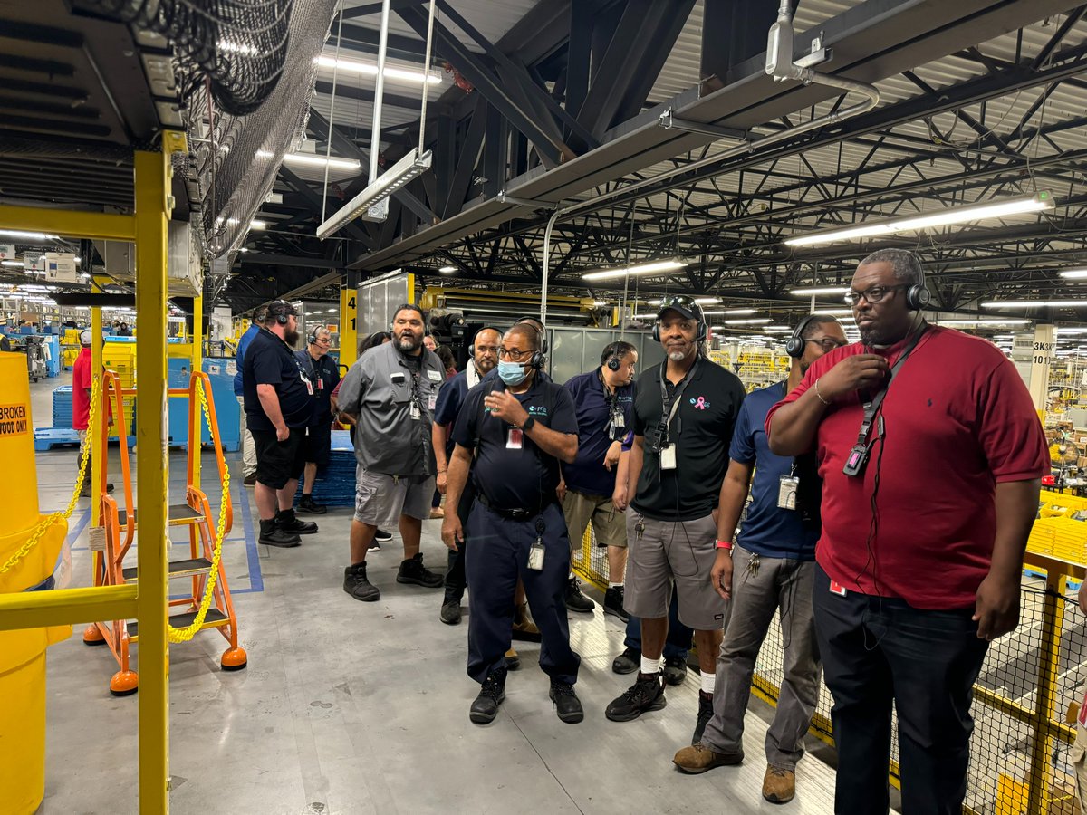 SpringISD_DC's tweet image. We love a good fieldtrip!! The DC and Procurement team visited an Amazon Warehouse site and were amazed at their automated processes!