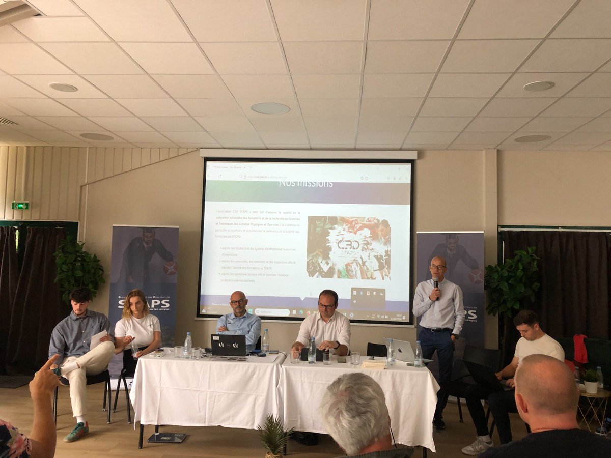 La <a href="/C3dStaps/">C3D STAPS</a> était présente au colloque « Les enjeux societaux du sport à l’université » organisé par le <a href="/GNDSuaps/">Groupement National des Directeurs du SUAPS</a> à Lacanau. 

🤝🏻 Un renforcement du lien SUAPS/STAPS qui est essentiel pour la progression de la pratique sportive.

<a href="/FFSportU/">FFSU</a> <a href="/FranceUniv/">France Universités</a> <a href="/sup_recherche/">Ministère Enseignement supérieur/Recherche/Espace</a>