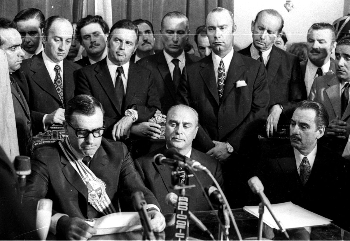AndresReyes1976's tweet photo. ¿Sabían que hace no tantos años, el presidente en ejercicio de Uruguay planificó una invasión del ejército brasileño en caso de confirmarse el triunfo electoral del @Frente_Amplio ?

Acompáñenme a conocer o recordar esta triste historia. https://t.co/wWT2wPX8MW