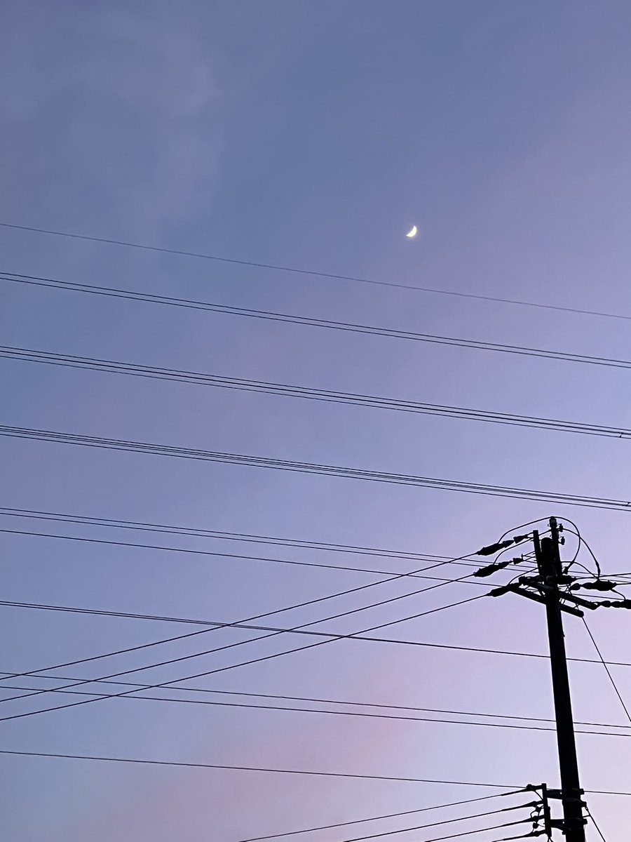neharitomo's tweet photo. 久しぶりに夕空を仰いだ
ピンク色の雲に光る三日月

♪あーしたいい日にな〜あれ♪

遠方から成功をお祈りしております💕 https://t.co/rDaMxzXBgq