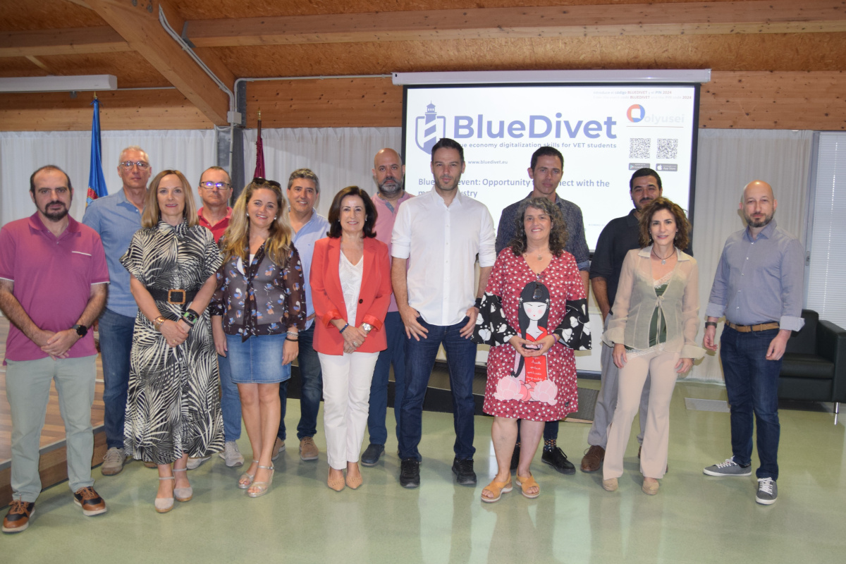 🔵#BlueDivet explica el plan de estudios para formar profesionales en #digitalizaciónazul para la industria marítima.

Objetivo: mejorar las habilidades profesionales de alumnos #FP a través de un curso sobre economía azul y digitalización. <a href="/EUErasmusPlus/">Erasmus+</a>

upct.es/noticias/2024-…