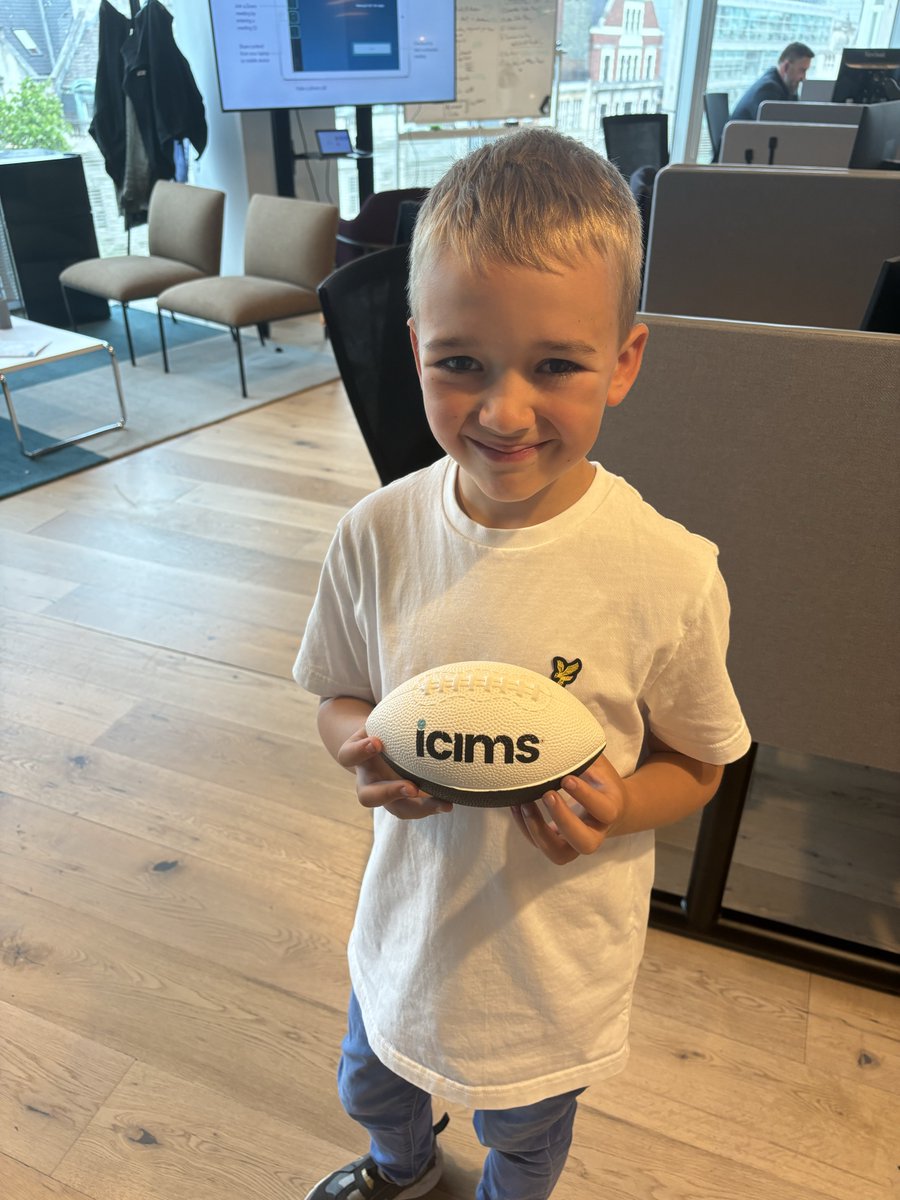 iCIMS's tweet image. Warning: Cuteness overload 👇😍
 
Our London office recently celebrated #TYCTWD, and we had a blast giving our future team members a glimpse into what a day at iCIMS looks like. 
 
Check out photos from the day with our future leaders 😉