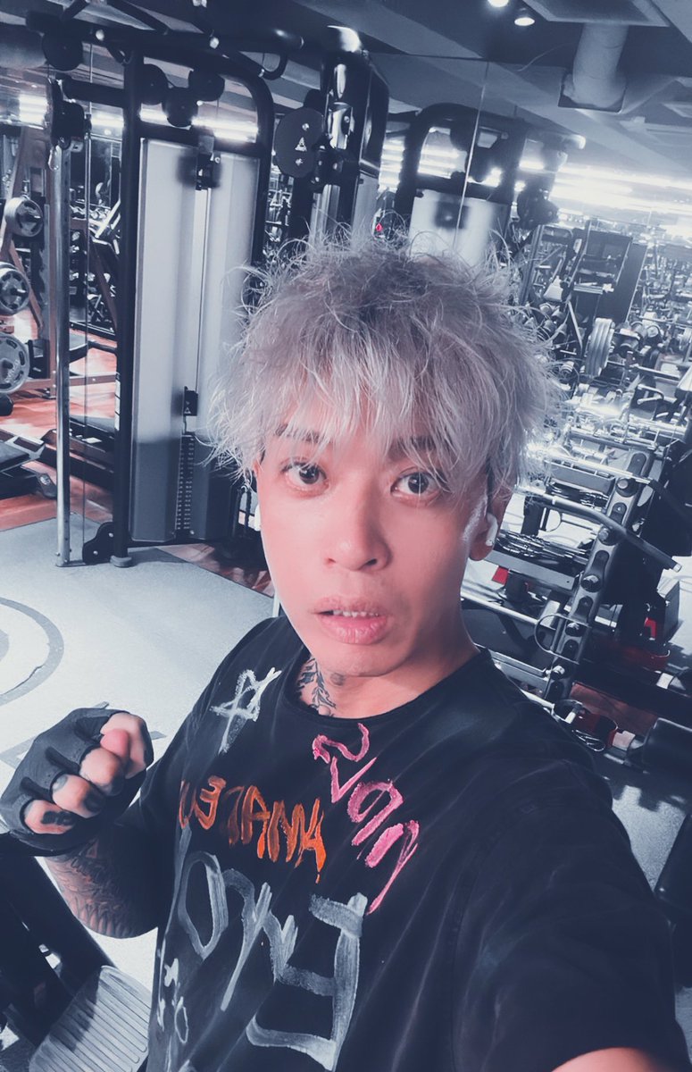 t_Ace_ZERO's tweet photo. こんなにジムで身体を鍛えて僕はどこへ向かっているんだろう？w
体脂肪率が13%から下にいかない！！ https://t.co/8z1PcxRVSi