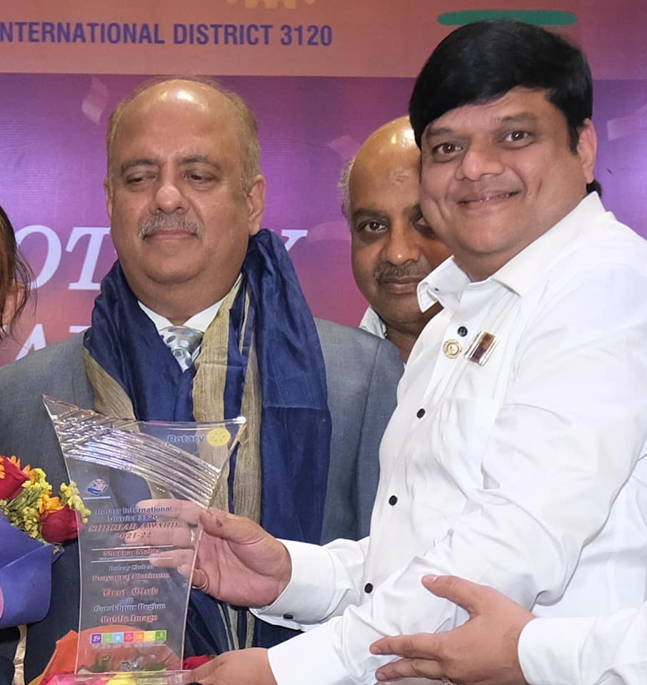 shashankjjain's tweet photo. Throwback to 26 April 2023, honored by Rotary Int'l President Shekhar Mehta with the Best Club Secretary, Gold Award for Club Records, and Foundation Contribution awards. Proud of Rotary Prayagraj Platinum for 50+ accolades! 
#Memories #RotaryForChange #ServiceAboveSelf https://t.co/eiFcF9szLx