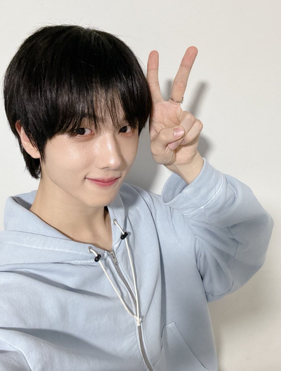 _JSwindy's tweet image. 브이가 조타고… 지성조타