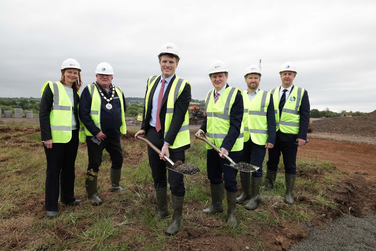 Queen's University Belfast 🎓 (@qubelfast) on Twitter photo We have started construction the factory of the future, the #AdvancedManufacturing Innovation Centre.
It will open in 2026 and will create up to 1,500 jobs and train 300 apprentices by 2050.
Last week, we were joined on a site visit by <a href="/USEnvoyNI/">Joseph Kennedy III</a> for Economic Affairs, We have started construction the factory of the future, the #AdvancedManufacturing Innovation Centre.
It will open in 2026 and will create up to 1,500 jobs and train 300 apprentices by 2050.
Last week, we were joined on a site visit by <a href="/USEnvoyNI/">Joseph Kennedy III</a> for Economic Affairs,