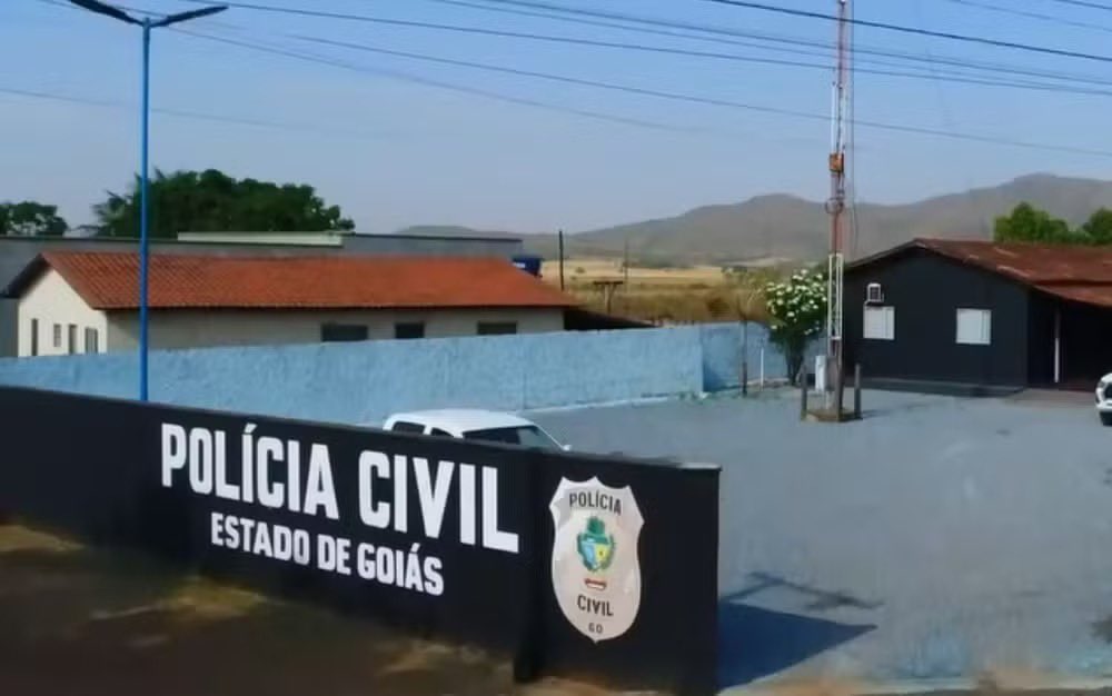 CBNGoiania's tweet photo. Vereador é suspeito de matar homem a tiros ⇒ https://t.co/bXVuedUUKm #NoArNaCBN #CBNGoiania #assassinato #vilapropicio #vereador https://t.co/fUvRN2zI6f