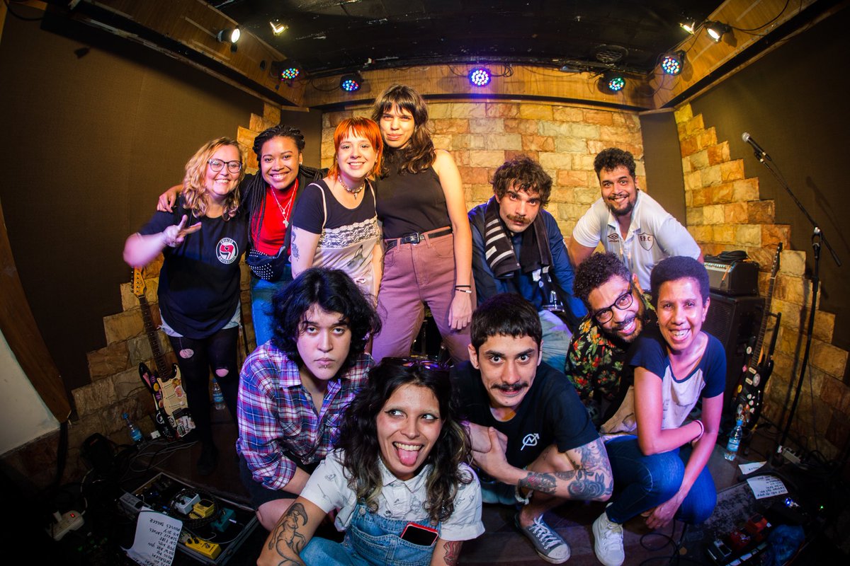 Dia 08 de junho, também conhecido como o ✨dia internacional do rock suado✨ com esse encontro do ultimo sábado na <a href="/audiorebelrio/">Audio Rebel</a> 

foi fortão ❤️‍🔥

Trash + Klitoria + Texuga + Mototaxi

Foto: @citelefotos (no insta)