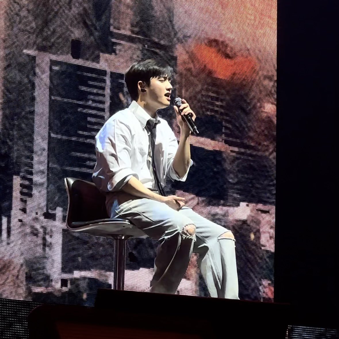 D11293's tweet photo. 아이폰 특유의 꺼슬(?)하게 찍히는게 더 쥬음
줌은 안땡겨지지만... 그냥 내가 담엔 아이폰들고 앞자리를 갈게.. https://t.co/ugzDijYP3z