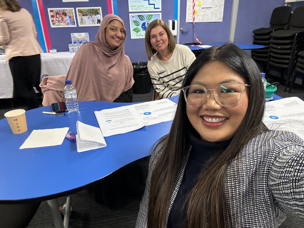 teachwithShab's tweet photo. Another #educoachmeet and this time I got to present! I spoke about neuroleadership and wellbeing, specifically @davidrock101’s SCARF model 🧣. Definitely feeling inspired and nourished professionally. Thanks to @stephygsalazar ,  @markp_bennett , @NatashaLMercer for organising! https://t.co/Fnrkpk6YR7