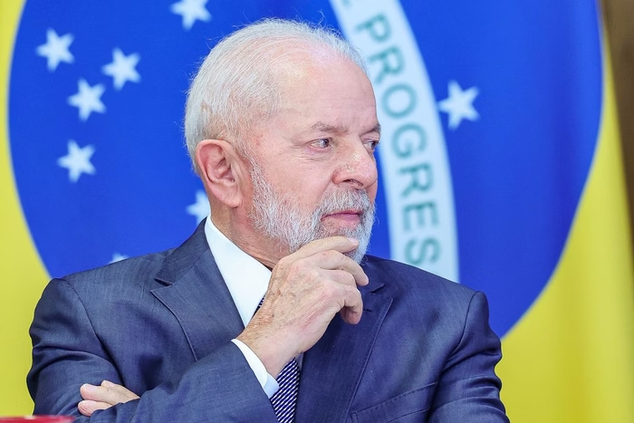 Metropoles's tweet photo. ➡️ Lula compra tapetes de sisal por R$ 71 mil para Planalto e Alvorada
Tapetes comprados por Lula serão feitos em trama NJ com bordas de Chenille, inspirados no painel de Brule Marx instalado no Planalto
Leia na coluna @PauloCappelli_ : https://t.co/DKBP3LwbOL https://t.co/tf902fyRpC