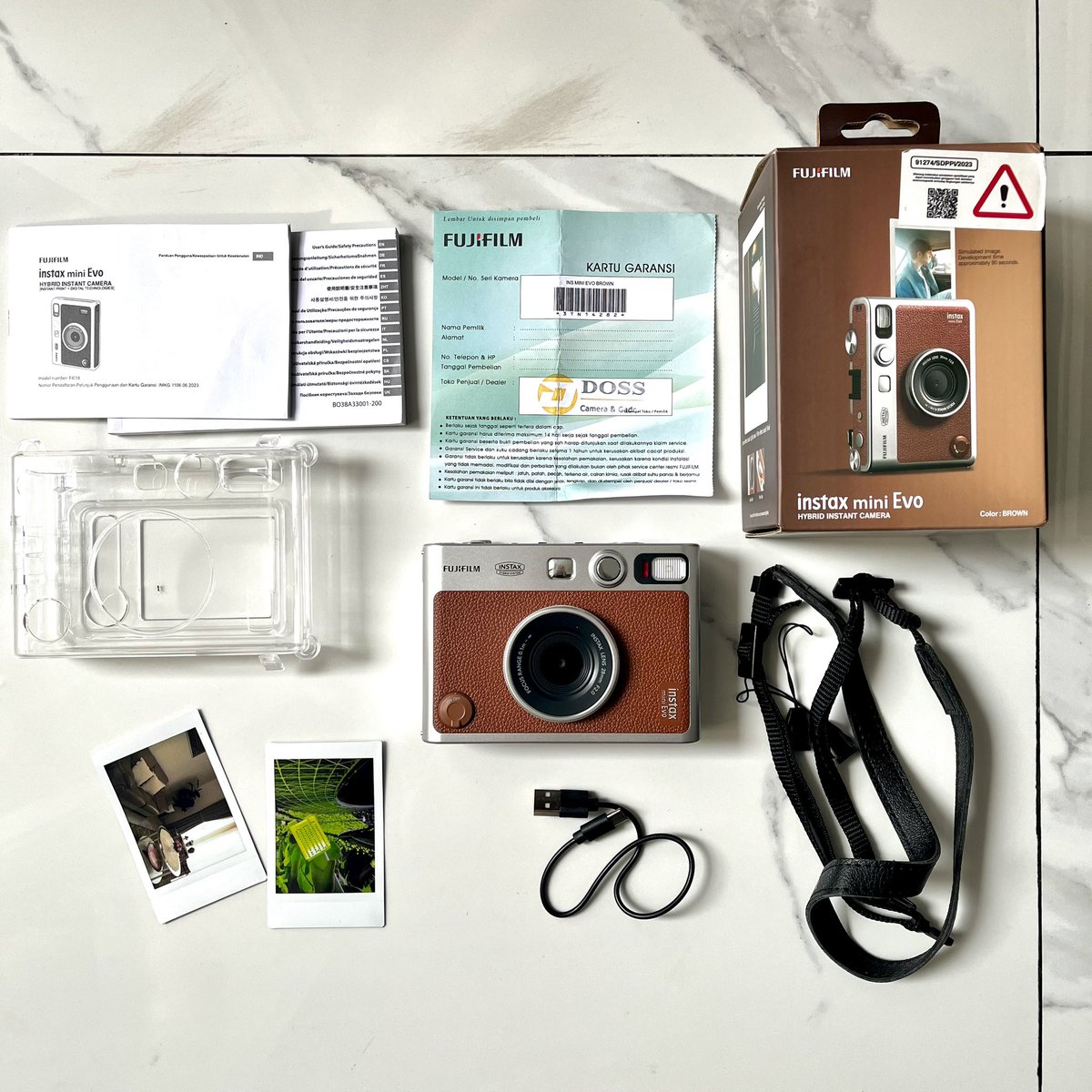 wts / want to sell instax mini evo brown preloved 2600k! 

- include: clear case, paper didalam 6 lembar, dan long strap <3
- mulus like new, jarang bgt dipakai
📍bandung

🍊: id.shp.ee/Kqm6jGj