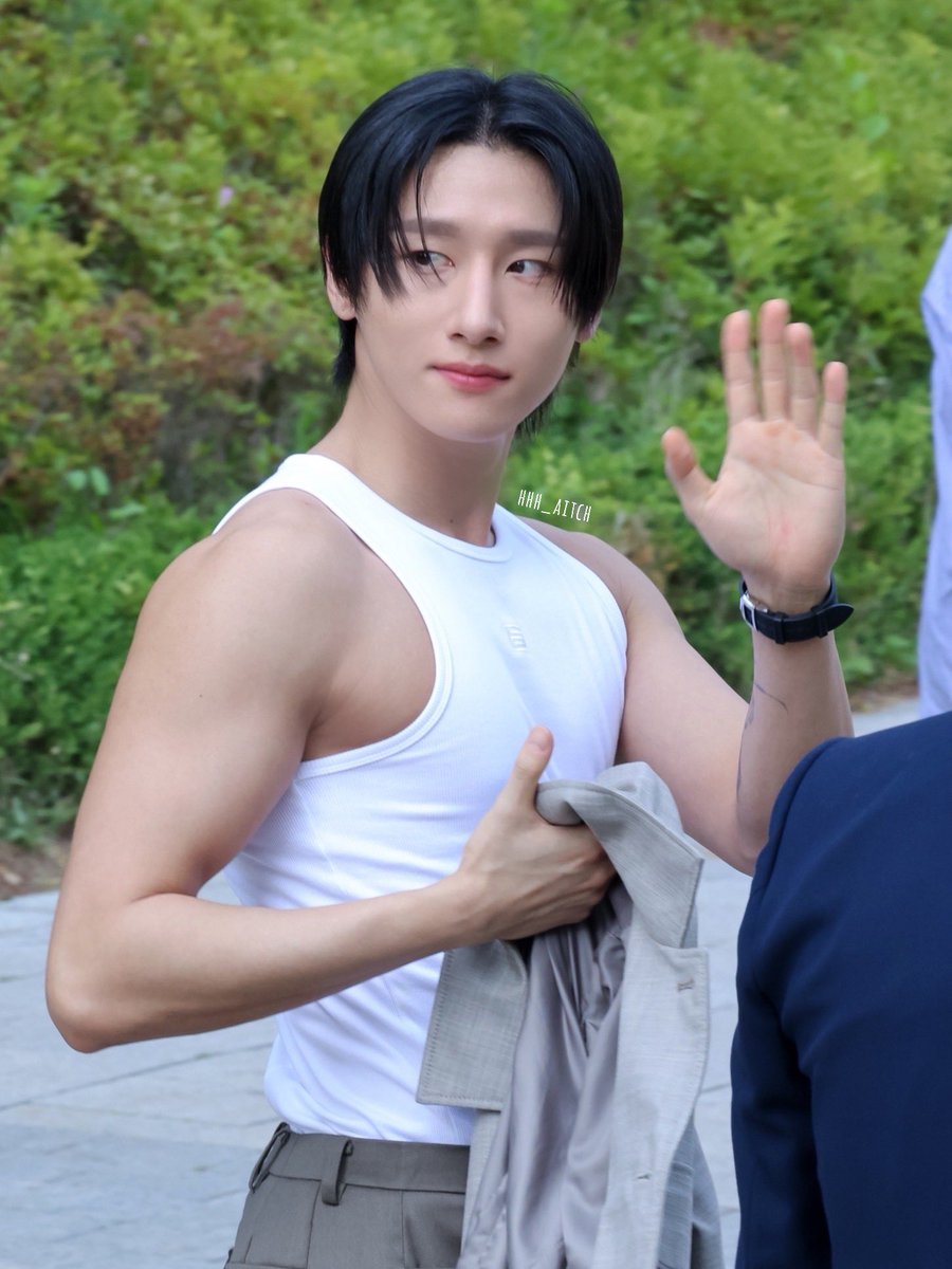 changkyun gallery tweet media
