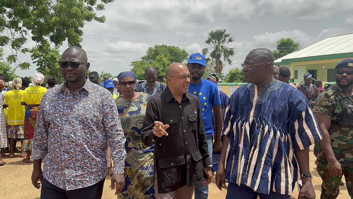 KobbyKyei_'s tweet photo. Kobby Kyei News is live in the Upper West Region, specifically in Wa, where we're witnessing the unveiling of a newly renovated and constructed solar-powered mechanized borehole at the DAKYIE COMMUNITY-BASE HEALTH PLANNING SERVICES (CHIPS) compound. This impressive project is made possible through funding from the European Union ( @EuropeInGhana ) , aiming to enhance access to clean water and improve healthcare services for the community.

#OnlineJournalist