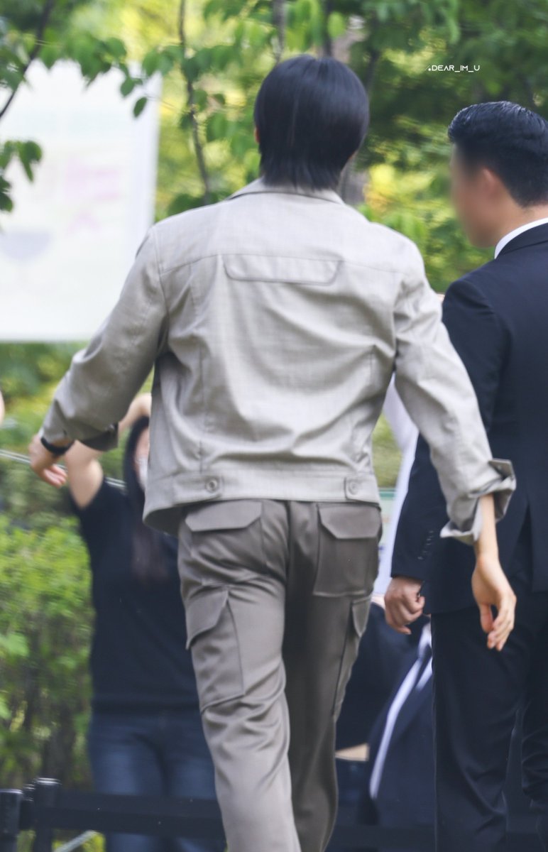 DEAR_IM_U's tweet photo. 240611_예거 르쿨르트 팝업 행사 아이엠

너무 멀고 노이즈 나서 
안올릴라고 했는데 너무 기여움...
창균아 부르니까 뒤돌아 인사해주고
아장아장 걸어감🚶‍♂️'퇴근이닷'

#MONSTA_X #몬스타엑스 #아이엠 #IM #창균 https://t.co/jPJmHjHNkL