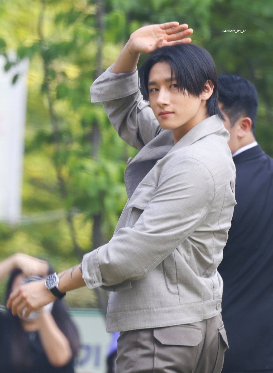 DEAR_IM_U's tweet photo. 240611_예거 르쿨르트 팝업 행사 아이엠

너무 멀고 노이즈 나서 
안올릴라고 했는데 너무 기여움...
창균아 부르니까 뒤돌아 인사해주고
아장아장 걸어감🚶‍♂️'퇴근이닷'

#MONSTA_X #몬스타엑스 #아이엠 #IM #창균 https://t.co/jPJmHjHNkL