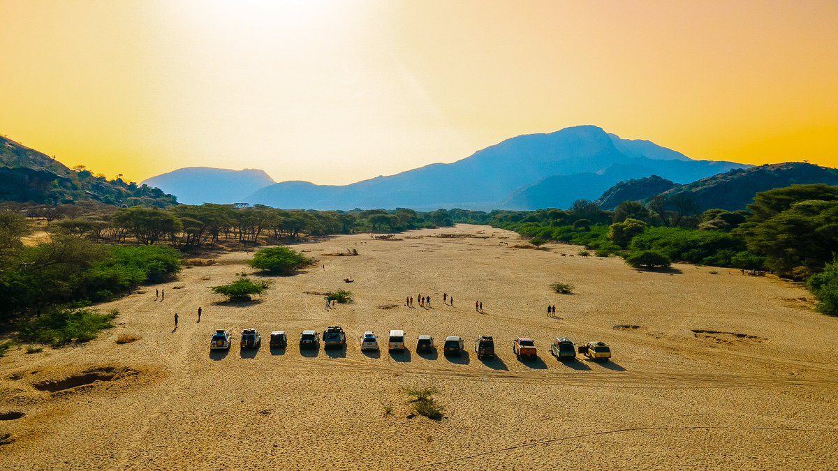 Chief_NomadKE's tweet photo. Milgis Lagaa! 

Arguably the largest seasonal river in Kenya. 

It's so wide! In this photo, 13 4x4s are not even covering half of its width! 

It rises from Kirisia Forest &amp; terminals in Kaisut Desert. It also separates Matthews Range &amp; the Ndoto mountains. https://t.co/jHrGUmt7SZ