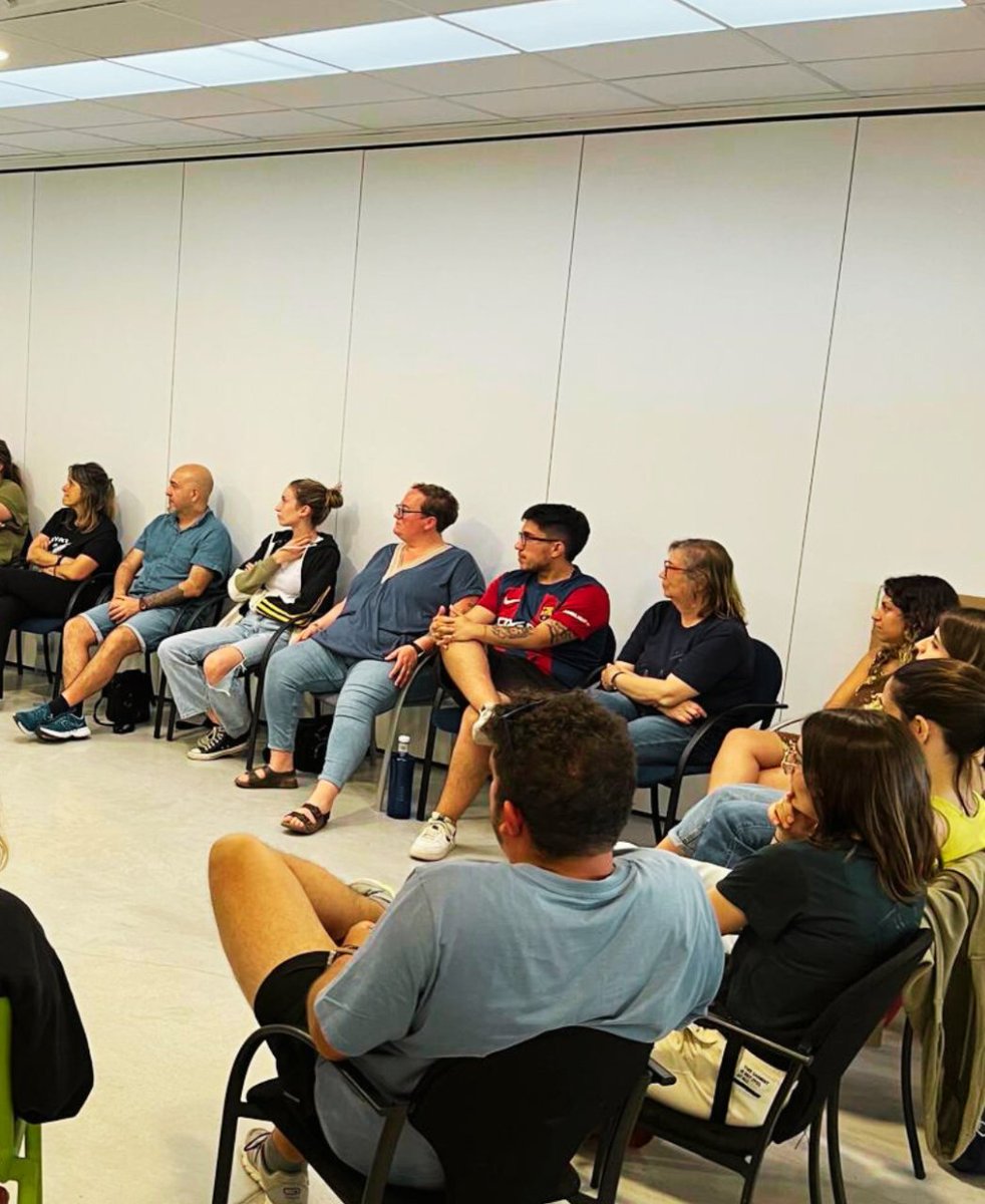 Vivelloc's tweet photo. 💡Formació específica per a professionals de Viver de Bell-lloc: oficials del #CET, serveis d'#habitatge, #SOI i #STO.
En aquesta ocasió, la psicòloga Laura Soler ha dinamitzat la sessió entorn els límits: abordatge, experiències i eines pel dia a dia.
#Formacio #Continuada https://t.co/qd0JZpRQyS