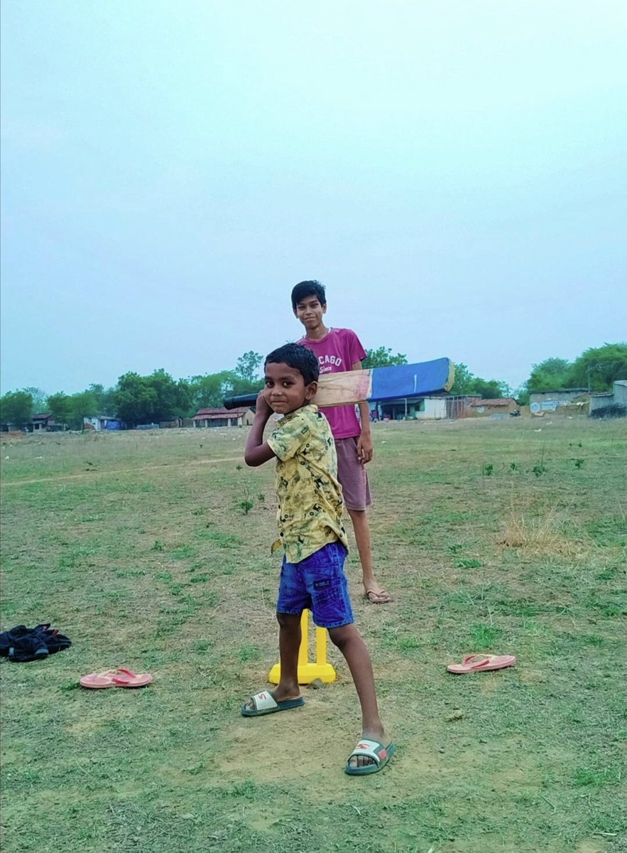 sindhu_jag1761's tweet photo. हमर छोटे-छोटे लईका मन के खेल, जहां सपना अऊ साहस दुनु मिलथे! ✨
लड़का हो या लड़की, खेलें साथ-साथ, तभी तो होगा हमारे आने वाले कल का विकास।
आओ, खेल के माध्यम से समानता और एकता को बढ़ावा दें! ⛹🏻♀️🤸🏻
#InternationalDayofPlay
#CGForPlay
#UNICEFIndia
#ChhattisgarhABC https://t.co/U7AcpNoH1i