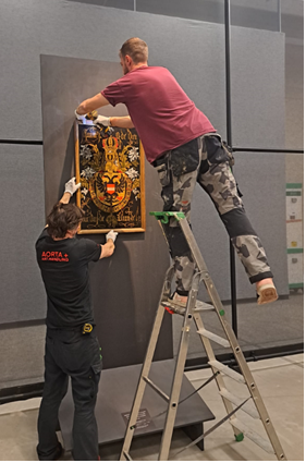 hofvanbusleyden's tweet photo. Wat gebeurt er met een tentoonstelling als die is afgelopen?

Het grootste deel van de objecten wordt ingepakt en teruggezonden naar hun eigenaars, van de grote schilderijen tot de kleinst verpakte zegels.

Bekijk het in deze behind-the-scenes foto’s!
#mechelen #art https://t.co/eYxtJtMjV6