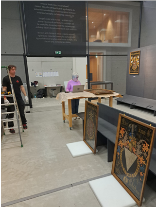 hofvanbusleyden's tweet photo. Wat gebeurt er met een tentoonstelling als die is afgelopen?

Het grootste deel van de objecten wordt ingepakt en teruggezonden naar hun eigenaars, van de grote schilderijen tot de kleinst verpakte zegels.

Bekijk het in deze behind-the-scenes foto’s!
#mechelen #art https://t.co/eYxtJtMjV6