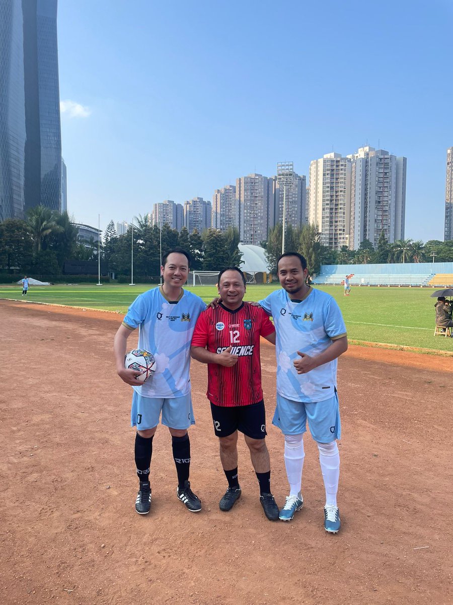 <a href="/ksatriakoala/">bayu🌧🍉</a> <a href="/mgreantara/">Muki Ginanjar R.</a> Wkwkwk mereka latihan abis ane main bareng <a href="/SaulSiahaan/">Saul</a> dan coach <a href="/CoachRickyNel/">Coach Ricky Nelson</a>