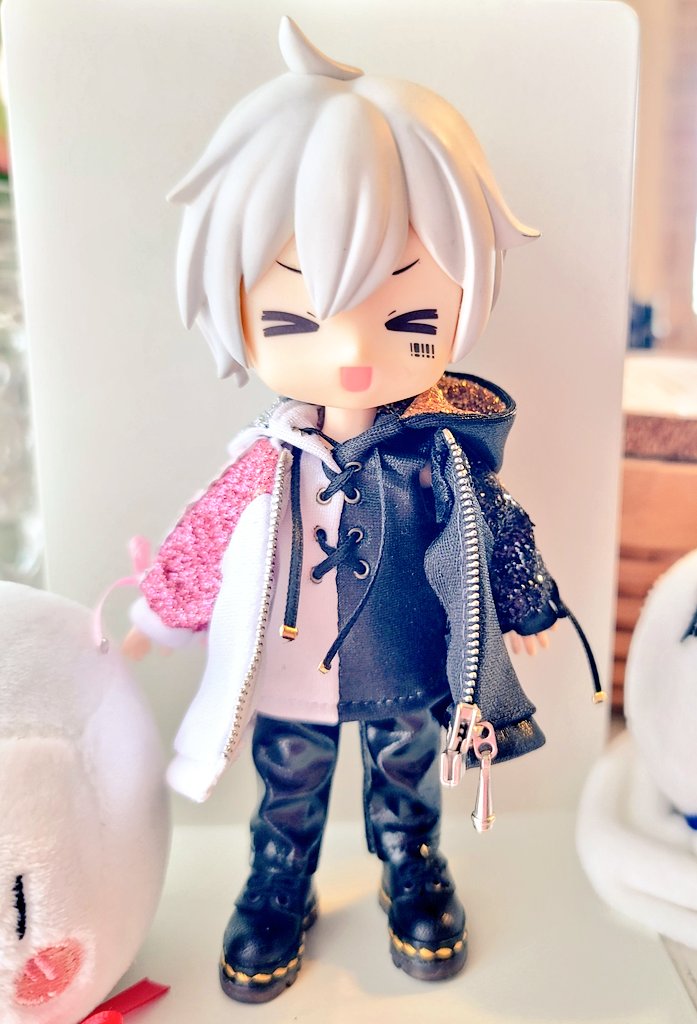 kurage443's tweet photo. 1年半以上前に生地だけ集めてたけどなかなか作れなかった衣装、今回の衣装展に合わせて作ってやっと完成✨✨✨
生地とかめちゃくちゃこだわって頑張った(*´▽｀*)
毎回細かい所の後悔は残るけど、可愛く再現できたからとりあえずは満足😆
#まふあーと https://t.co/ELy9mnaywh