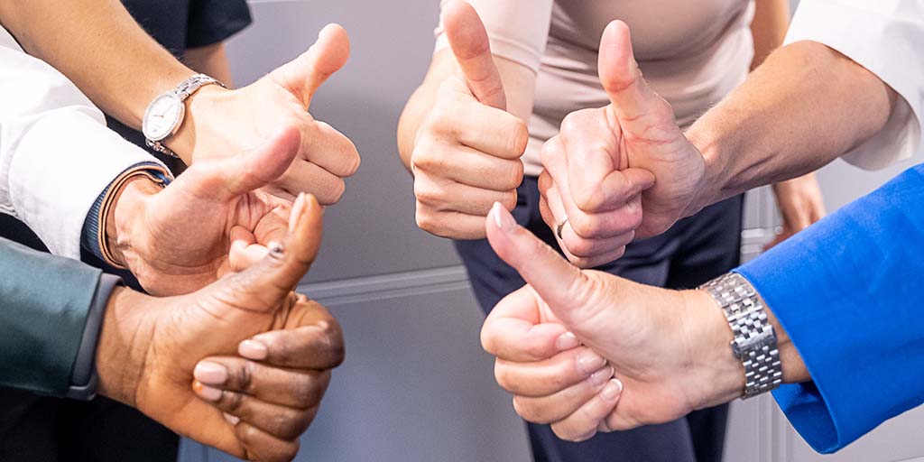 1/2 Mit 2 x NEIN am Wochenende wurden Fehlsteuerungen im Schweizer Gesundheitswesen verhindert. Nun gilt es, die bestehenden Fehlanreize zu beheben und bis zu deren wirksamer Beseitigung Überbrückungslösungen zu Gunsten der Versicherten zu finden.