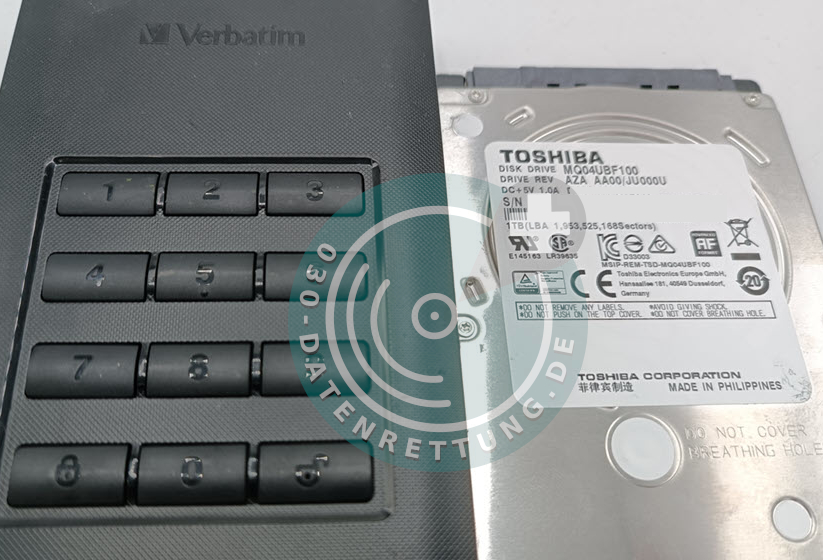 030 Datenrettung Berlin GmbH (@030datenrettung) on Twitter photo Verbatim Store 'n' Go Secure Portable 1 TB mit AES-Verschlüsselung nach Sturz: Datenrettung für eine Bundesbehörde erfolgreich abgeschlossen, Ergebnis nahezu 100%.
Datenrettung von Festplatten: bit.ly/3VDjrBC
#Datenrettung  #Verbatim #Toshiba #Festplatte #DataRecovery Verbatim Store 'n' Go Secure Portable 1 TB mit AES-Verschlüsselung nach Sturz: Datenrettung für eine Bundesbehörde erfolgreich abgeschlossen, Ergebnis nahezu 100%.
Datenrettung von Festplatten: bit.ly/3VDjrBC
#Datenrettung  #Verbatim #Toshiba #Festplatte #DataRecovery