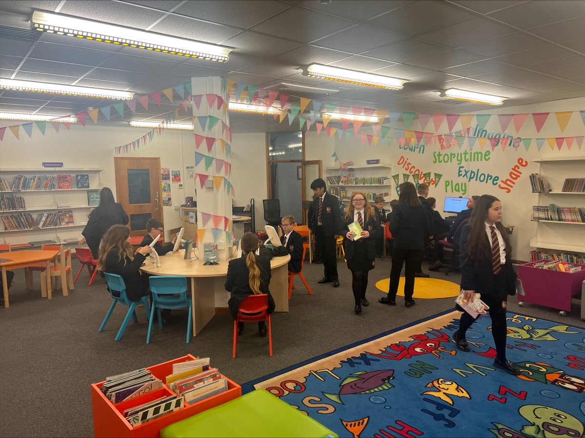 PATKingsSchool's tweet image. Year 7 students have thoroughly enjoyed their trip to Pontefract library to explore what&apos;s on offer! They&apos;ve all had the chance to join the library for FREE, borrow some books, and have even enjoyed a game of chess! #ReadingForPleasure #BeKings #PontefractLibrary @WFlibraries