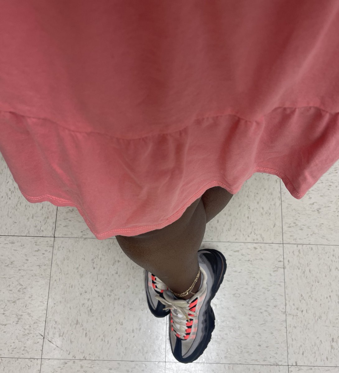 BluSprklZ's tweet photo. Dope girl 95 air max on 😎 #AllThere https://t.co/mifLYjJAVn