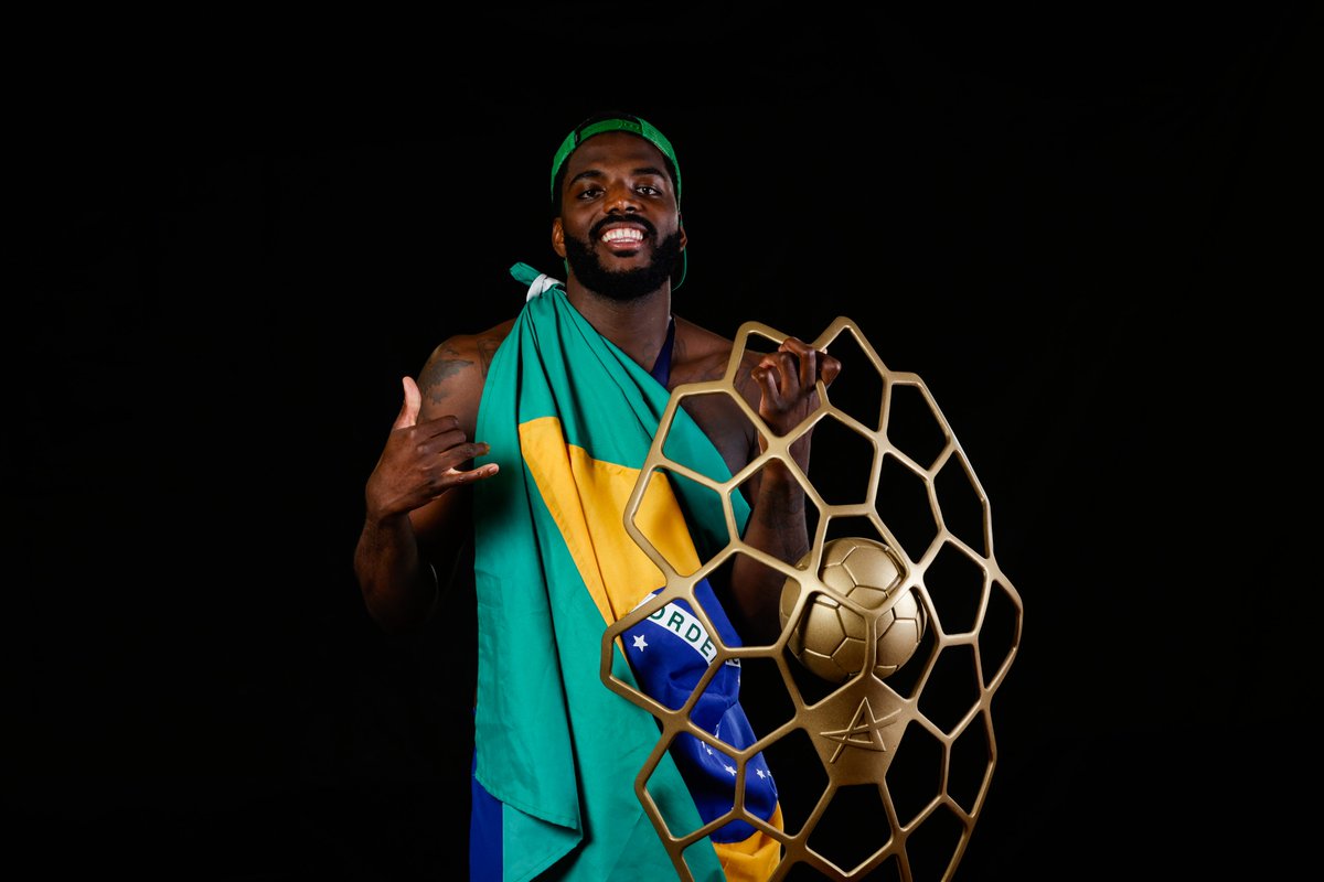 ehfcl's tweet photo. Your 𝗳𝗮𝘃𝗼𝘂𝗿𝗶𝘁𝗲 𝗕𝗿𝗮𝘇𝗶𝗹𝗶𝗮𝗻 player:

Langaro ❌
Petrus ❌
MEMINHO 🇧🇷✅

#ehffinal4 #ehfcl #CLM https://t.co/I8dTd20N3h