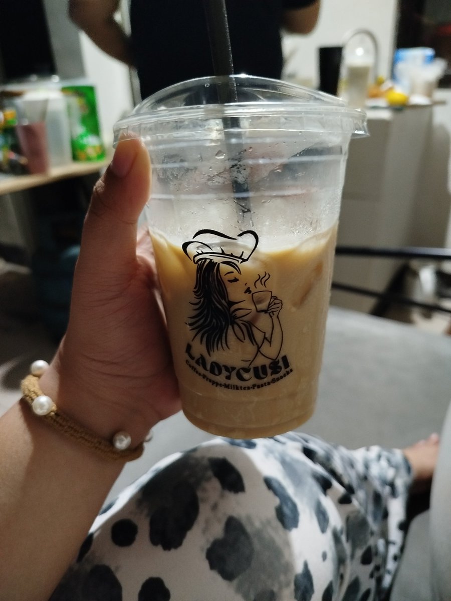 jhnn_2w's tweet photo. tnx naman sa pa coffee kuya carl hahahaha https://t.co/wrvfQ6PwAf