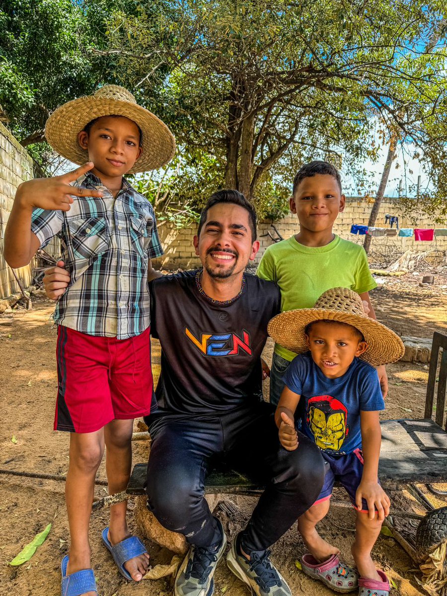 FIAT Venezuela (@fiat_ve) on Twitter photo Comercializadora Todeschini C.A., representante de FIAT en Venezuela, ha dado un paso importante al unirse a Manuel Alejandro Núñez, conocido en redes como <a href="/ManuelConecta/">Manuel Nuñez</a>, para emprender acciones de ayuda social🤌
Ve más detalles➡️fiat.com.ve/fiat-venezuela… Comercializadora Todeschini C.A., representante de FIAT en Venezuela, ha dado un paso importante al unirse a Manuel Alejandro Núñez, conocido en redes como <a href="/ManuelConecta/">Manuel Nuñez</a>, para emprender acciones de ayuda social🤌
Ve más detalles➡️fiat.com.ve/fiat-venezuela…