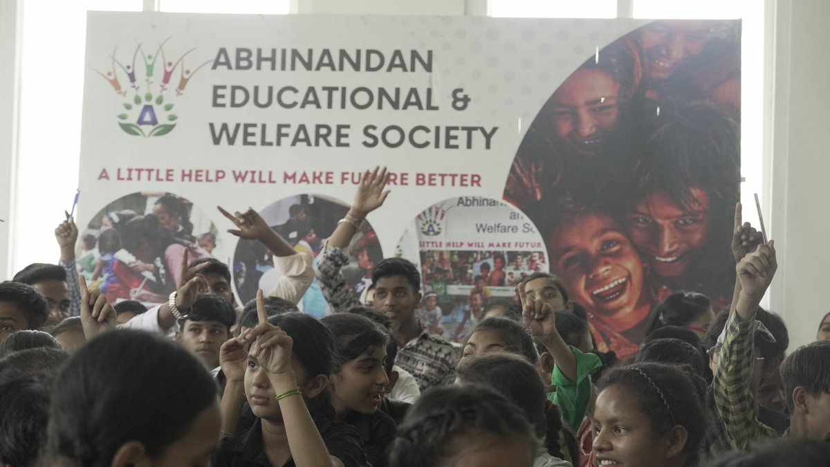 Abhinandanedus1's tweet image. 🌟 At AbhiKids Summer Bootcamp, we&apos;re empowering kids to step forward and voice their opinions with confidence through group debates, storytelling sessions, and interactive workshop! 

#AbhiKids #SummerBootcamp #PublicSpeaking #ConfidenceBoost #YoungLeaders #Debates #Storytelling