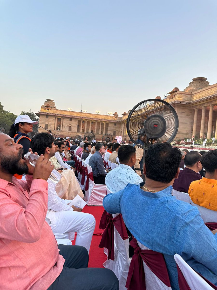 Anuradha Paudwal Official tweet media