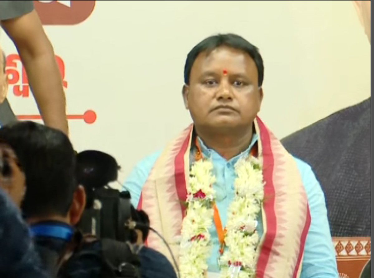 ଓଡିଶାକୁ ମିଳିଲା ନୂଆ ମୁଖ୍ୟମନ୍ତ୍ରୀ । ମୋହନ ମାଝୀଙ୍କ ନାଁ ଘୋଷଣା କଲା ବିଜେପି ।
#BJP #NewCM #OdishaNews
#MohanMajhi