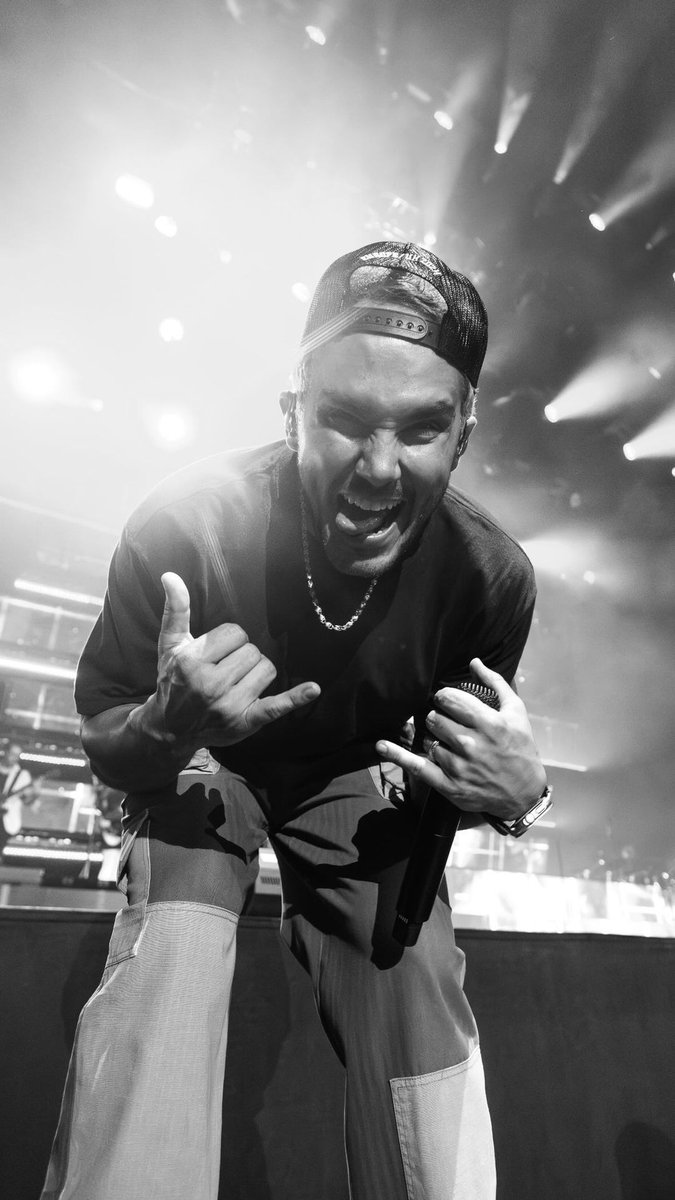 RushersLATAM's tweet photo. Nuevas increíbles fotografías de @TheCarlosPena a través de Instagram Stories ❤️📷
#BigTimeRushAmsterdam https://t.co/wyuRMab0qs