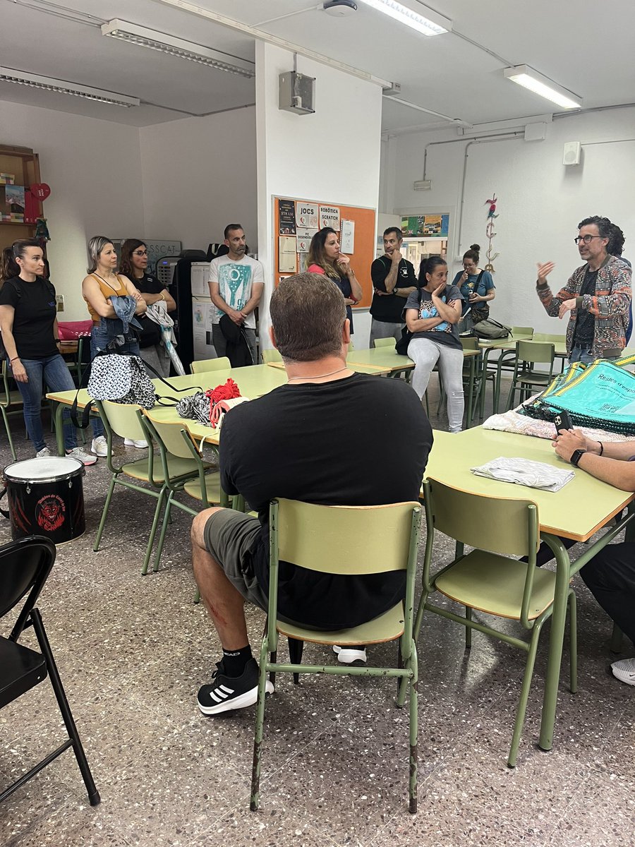AfaMisericordia's tweet photo. Pares, mares, nens i nenes tots a una lluitan per una causa! @MiseCanet SOSMISE #escolapública #serveisterritorialsmaresme #educació https://t.co/RKqPt089UG