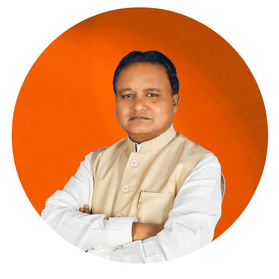 Mohan Majhi to Become New CM of Odisha ⚡

In a historic move, Mohan Majhi, a four-time BJP MLA, has been announced as the next Chief Minister of Odisha. Majhi, who represents the Keonjhar Assembly seat, hails from the tribal community. 

#MohanMajhi #OdishaNews