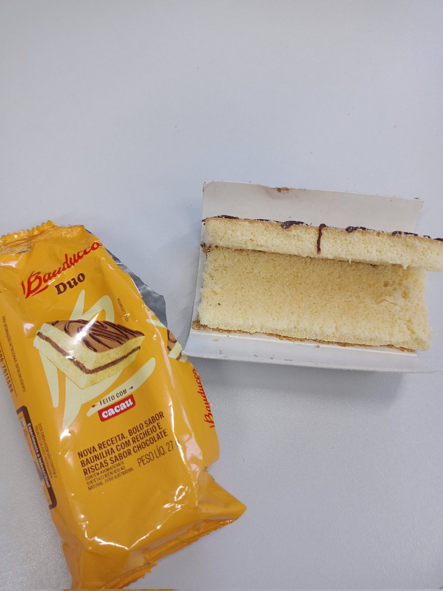 LSR_Ayala's tweet photo. @Bauducco Tô muito triste, meu bolinho veio sem recheio 🥹 https://t.co/ue1HJ7CSG1