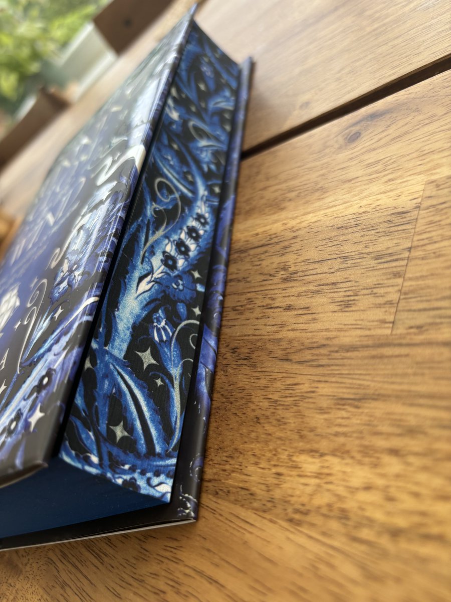 binding_broken's tweet photo. Our special edition copies of Running Close to the Wind by @_alexrowland are in and look incredible 😍

Link to copies 👇 https://t.co/0s5iTdyReI