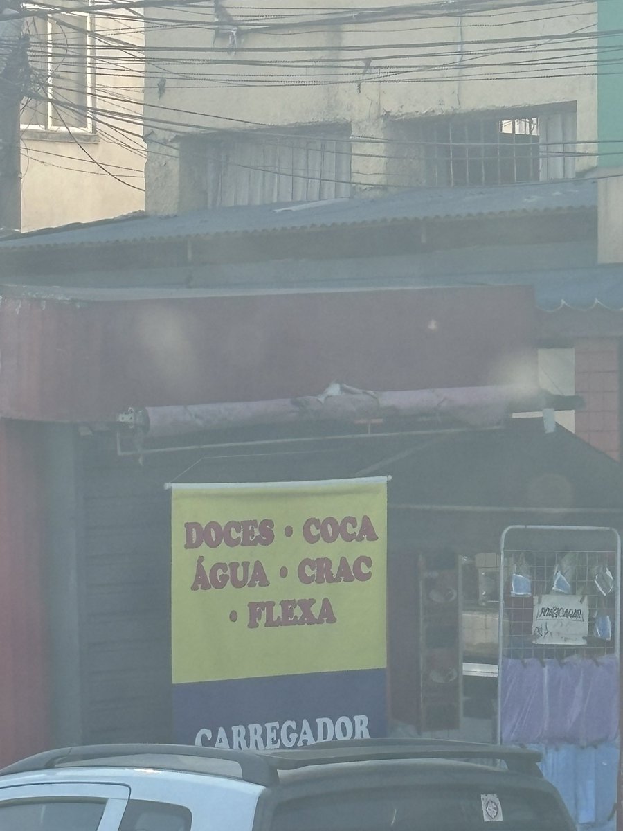 bravinha_c's tweet photo. Niteroi e sua diversidade de produtos KKKKKKKKKKKKK https://t.co/KpyyG3QI8J